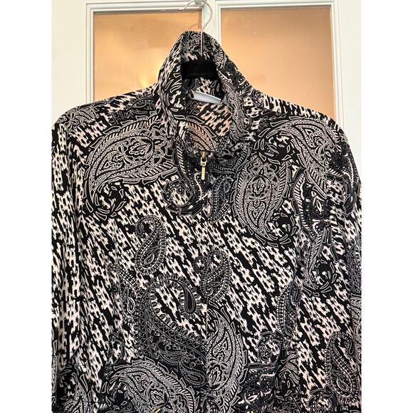 Chicos Zenergy black and white paisley print travel jacket. Size 2 - Picture 2 of 10